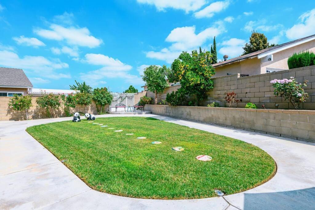 La Sunny House Beautiful Yard 7 Rooms 4 Bathrooms Near Disneyland & Hollywood & Downtown ハシエンダ・ハイツ エクステリア 写真