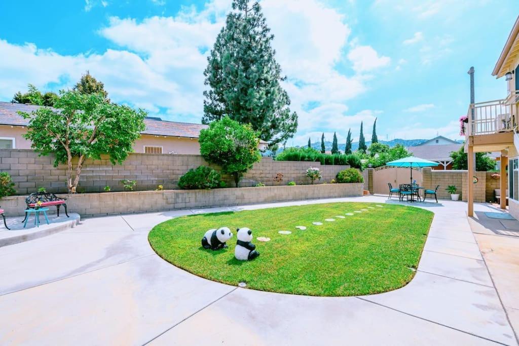 La Sunny House Beautiful Yard 7 Rooms 4 Bathrooms Near Disneyland & Hollywood & Downtown ハシエンダ・ハイツ エクステリア 写真