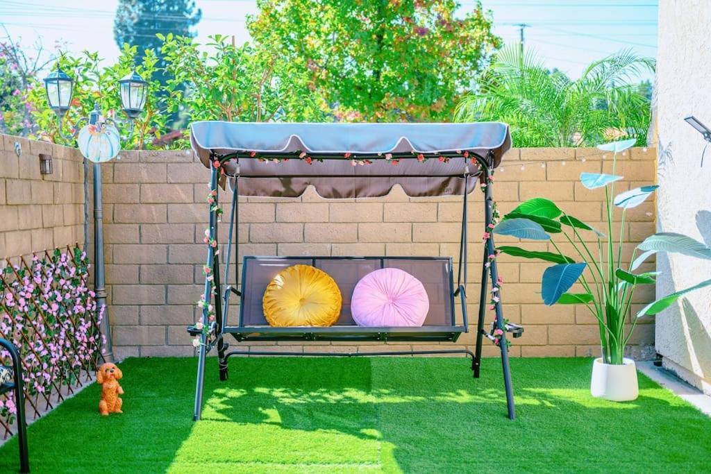 La Sunny House Beautiful Yard 7 Rooms 4 Bathrooms Near Disneyland & Hollywood & Downtown ハシエンダ・ハイツ エクステリア 写真